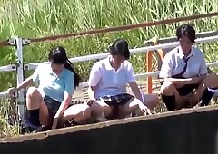 Ungezogen japan teenies pinkeln