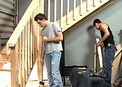 Gays cachonda lamiendo culos en las escaleras