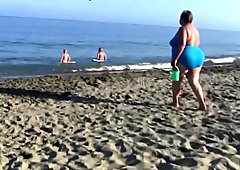 2 guys pick-up girls on the beach and fuck